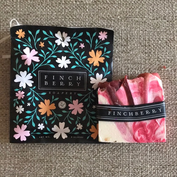 Finchberry Rosey Posey Vegan Soap - Picture 2 of 4